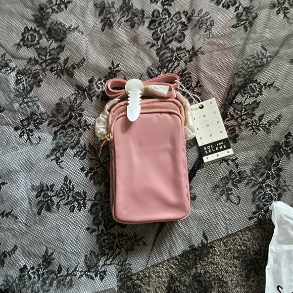 SOL & SELENE
Nylon Divide And Conquer crossbody bag pastel pink - Picture 5 of 6